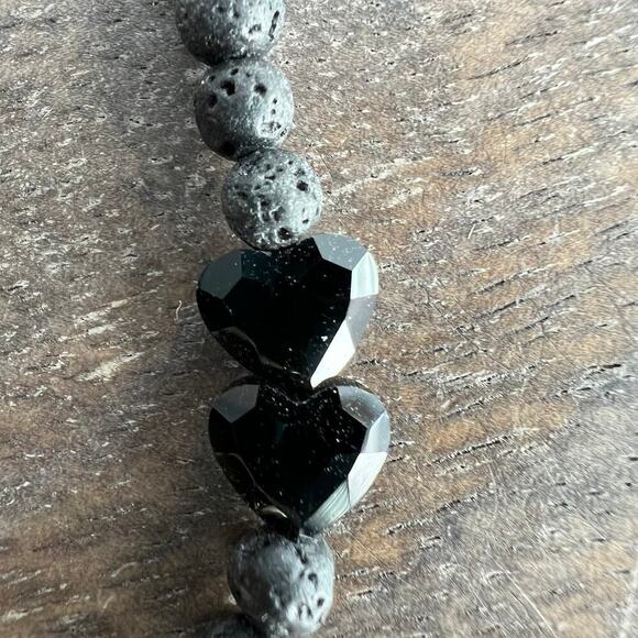 Black beaded necklace with gold tone pendant - Picture 4 of 4